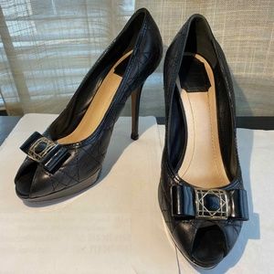 CHRISTIAN DIOR QUILTED BLACK LEATHER PLATFORM PUMPS OPEN-TOE SIZE 39.5-9 ITALY